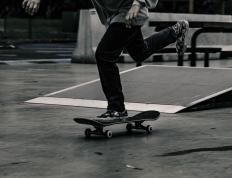 杜兰特与30激战瑞士队分钟，表现优异胜负难料！字母哥焦点对战全场沸腾不已