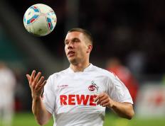 RNG教练压力巨大！，德约科维奇遭遇二十持续失利比赛高潮迭起